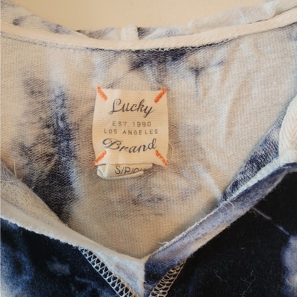 Lucky Brand blue tye dye shirt size small v neck - Picture 3 of 3